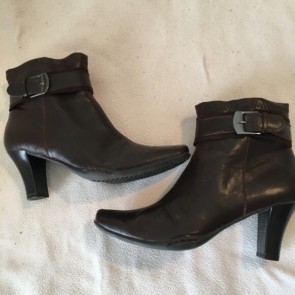 A2 by Aerosoles  square toe brown size 9 brown heel side zip ankle boots - Picture 5 of 10